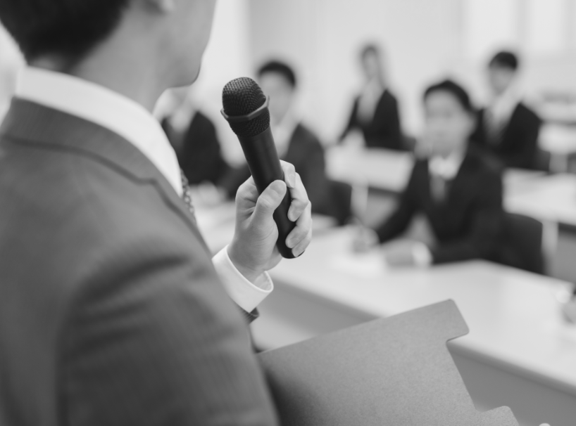 日馬富士に施術している写真