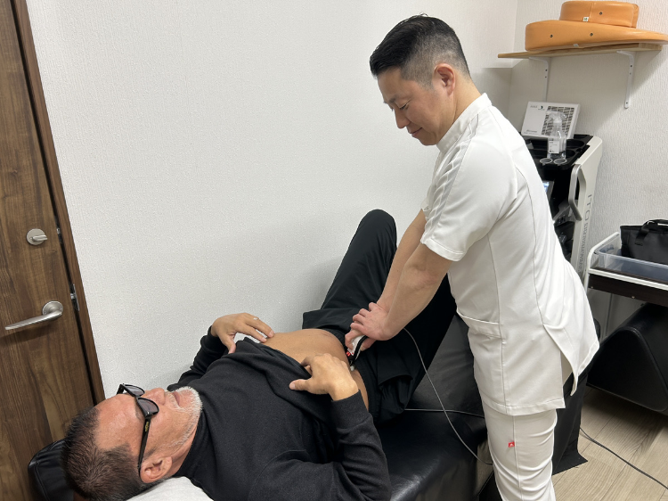 蝶野正洋氏施術写真